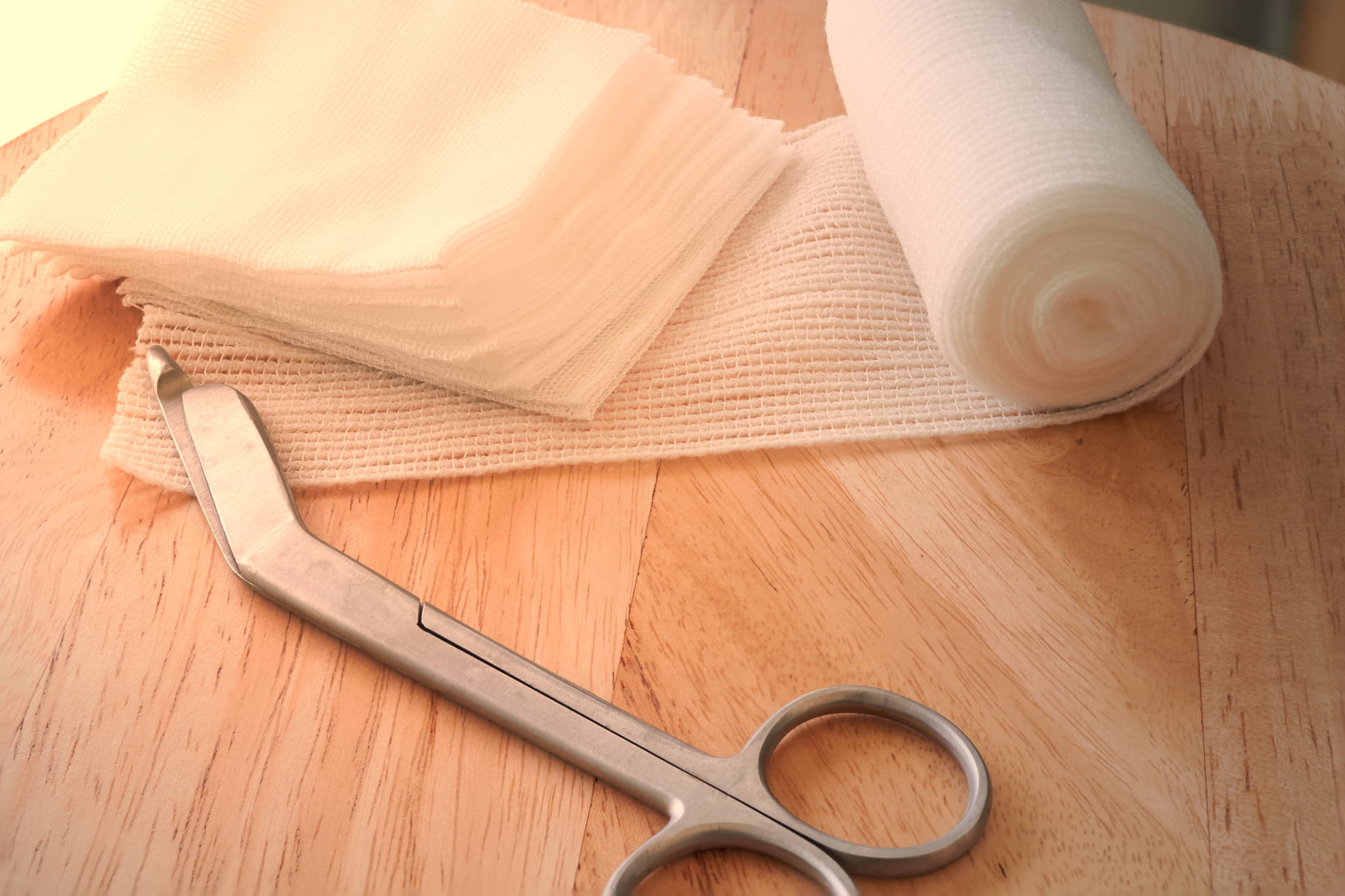 Wundhygiene in der Pflege: Sterile Handschuhe richtig nutzen