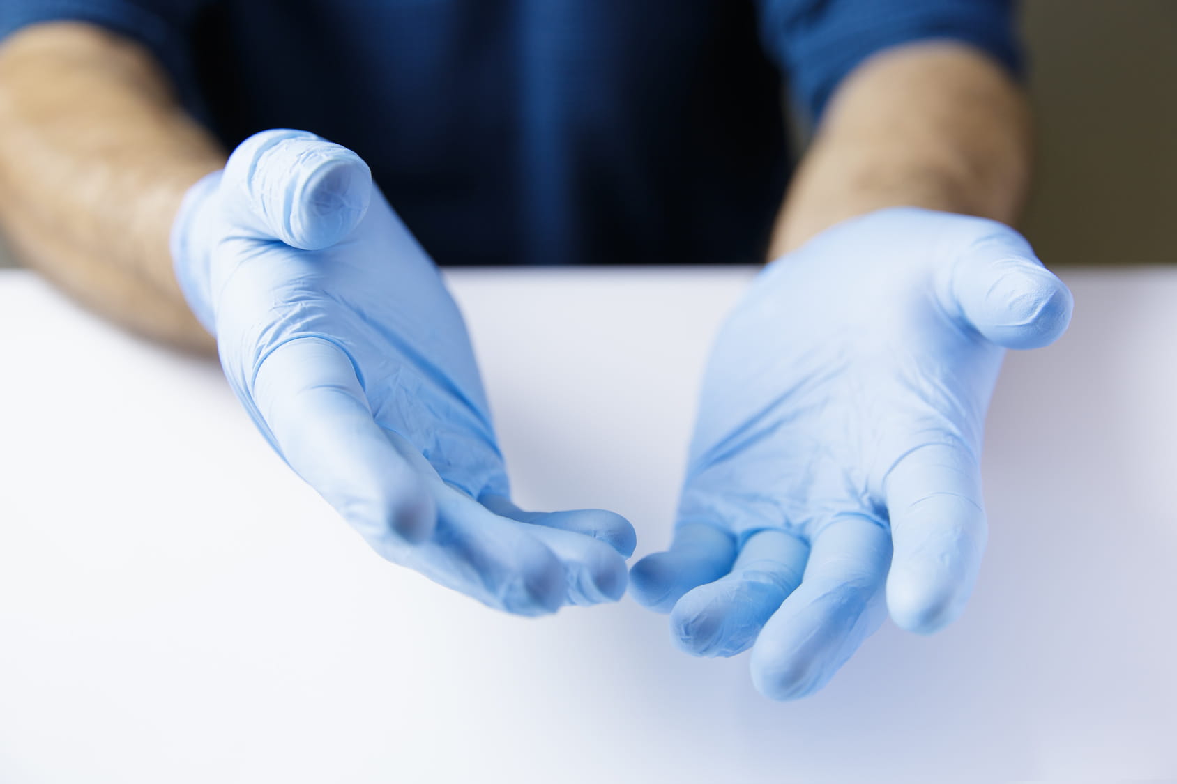Inkontinenzpflege: Hygiene, Hautschutz und richtige Handschuhe